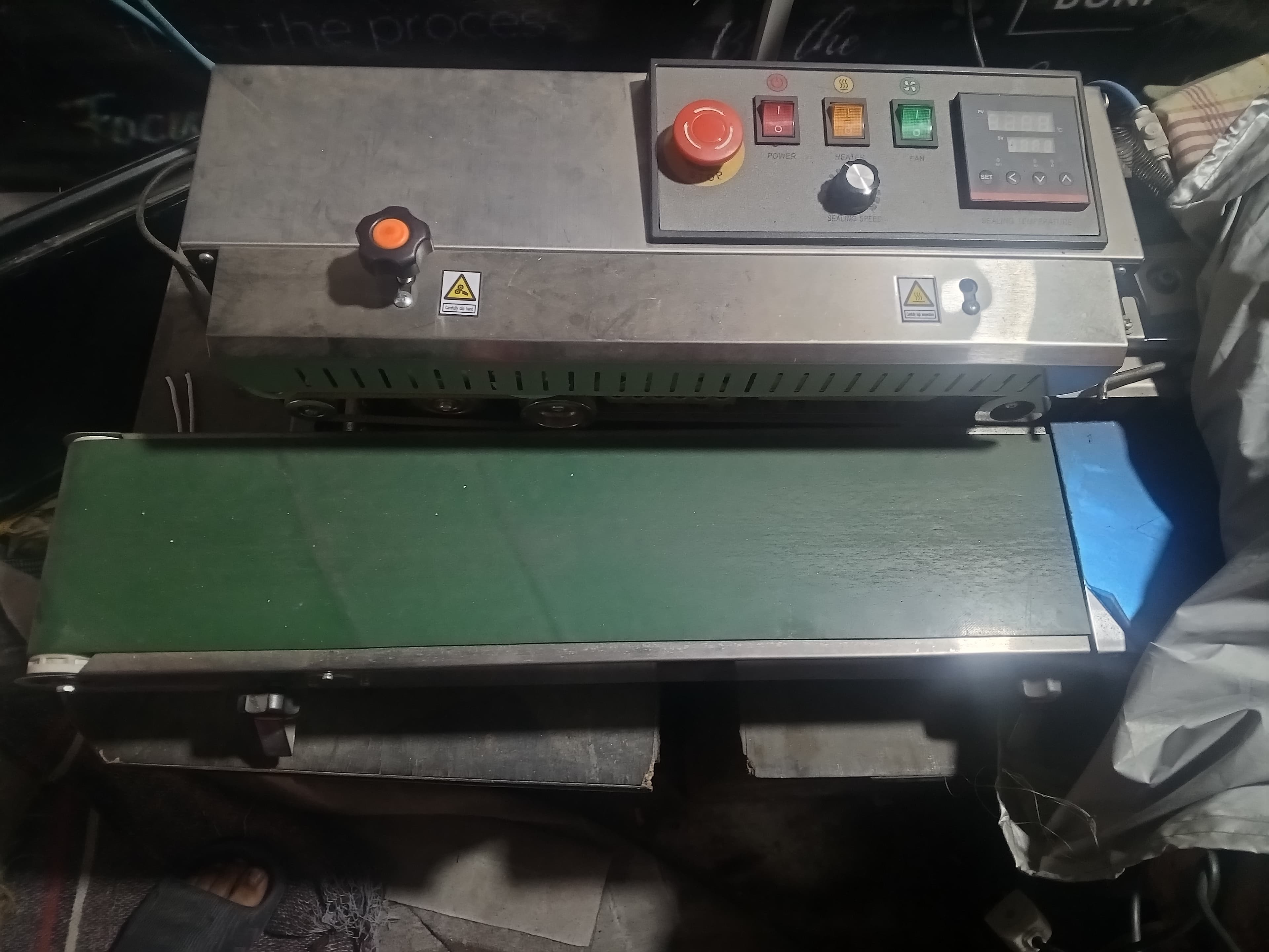 Band Sealer with air flushing system